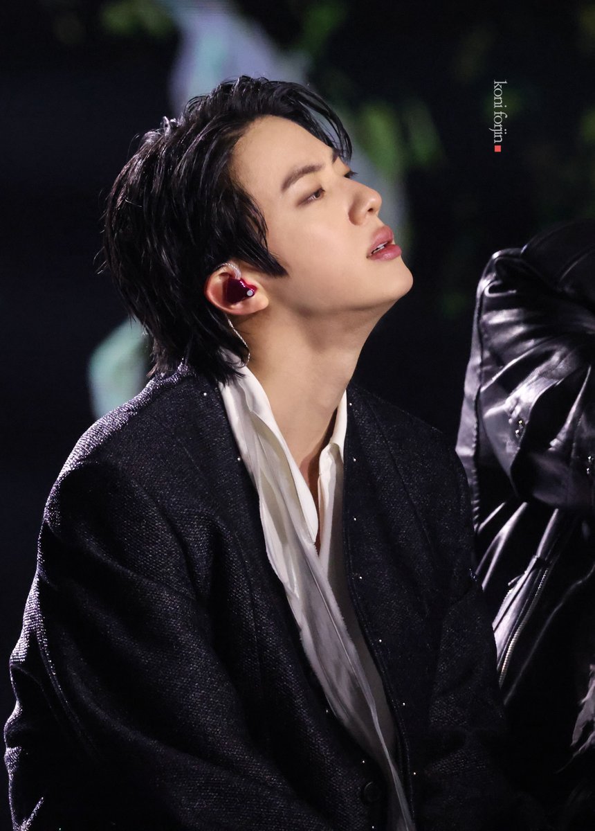 btsforever1207's tweet photo. 260321 광화문 아리랑 쇼케이스 HD  

#방탄소년단진 #JIN #진 #BTS #BTS_ARIRANG https://t.co/EVsB0F0aS5