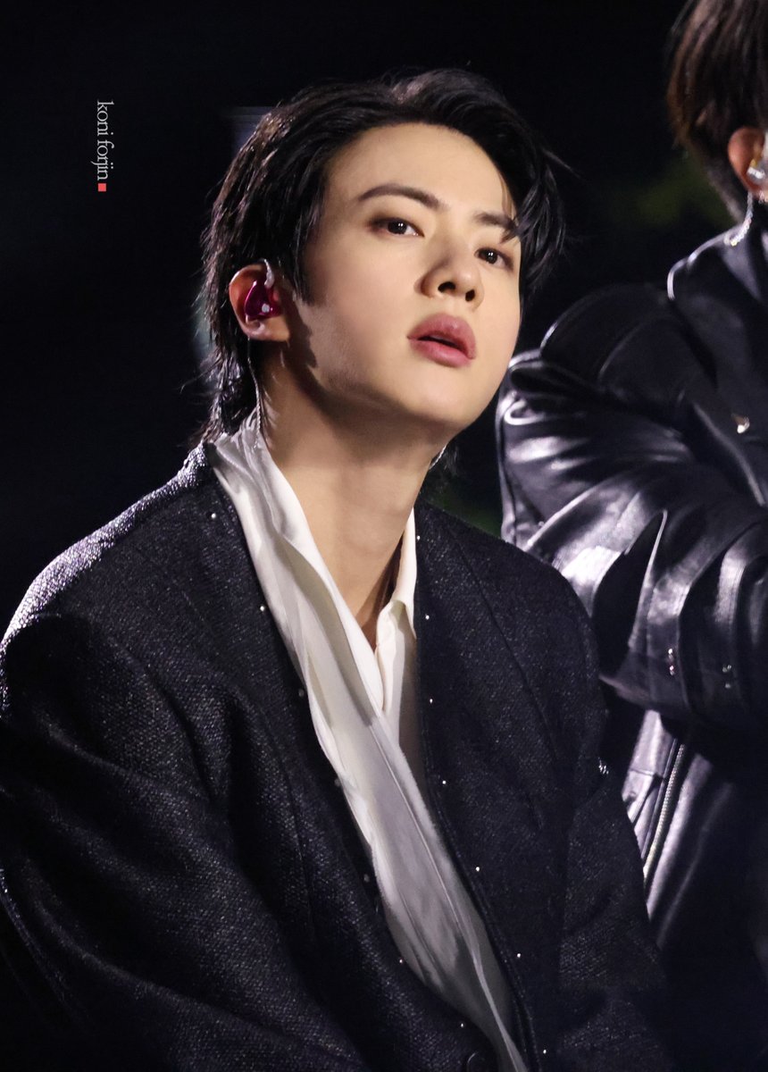 btsforever1207's tweet photo. 260321 광화문 아리랑 쇼케이스 HD  

#방탄소년단진 #JIN #진 #BTS #BTS_ARIRANG https://t.co/EVsB0F0aS5
