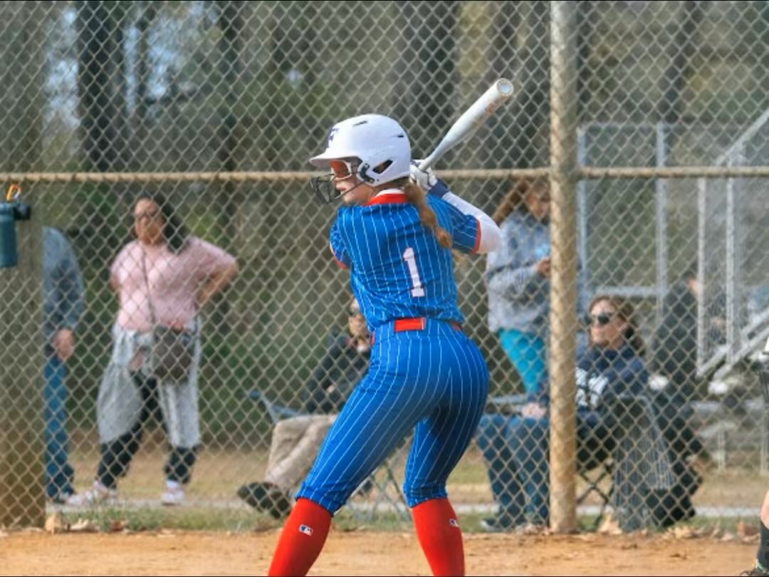 PiperClark2028's tweet photo. Having so much fun playing 2nd base! this is my diving catch from our game last night, PA won 7-0 against bayside!! can’t wait for more wins in the future @5starzydzikVA #uncomitted2028 #princessannehighschool https://t.co/9qPMOwUM1V