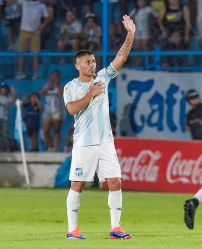 Vuelvo a decir, uds me dirán loco
Pero analizando racionalmente las posibilidades del mediocampo decano 2026, ya finaliza este torneo y tenés de 5 a Dominguez. Ayer estaban fundidos, mucho desgaste. Sin cambios.
En Junio si o si tiene que estar en ojo de agua el BB Acosta.