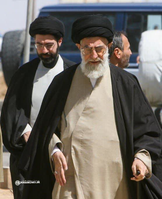 mrh8_042's tweet photo. گفتن من سابقا با هیئت ناشناس با تاکسی رفت و آمد میکردم و انتقادات مردم در زمینه اقتصادی رو شنیدم و کلی چیزی از مردم یاد گرفتم و هنوز هم علاقه دارم یاد بگیرم 
+نقل به مضمون

چقد متواضع و فروتن مثل پدر شهیدشون https://t.co/VON3cVqSIY