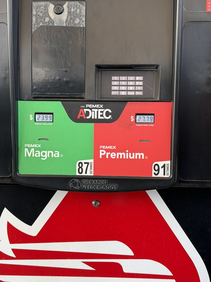 Los subsidios que otorga el gobierno (como a la luz, gasolina, gas, transporte, programas sociales o energéticos en México) no son “dinero gratis” ni salen de un pozo mágico. El gobierno no produce riqueza por sí solo; solo redistribuye recursos.
¿Quién termina pagando? En última