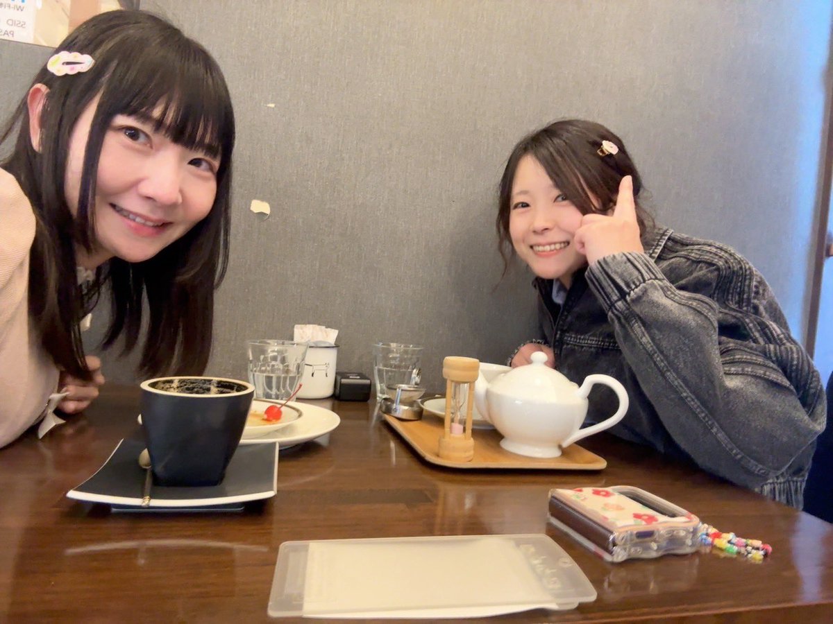 ami_pf_'s tweet photo. たろとｶｯｯﾌｪに行き互いのシール帳を見せ合うなどした https://t.co/Vx6Fa80Ona