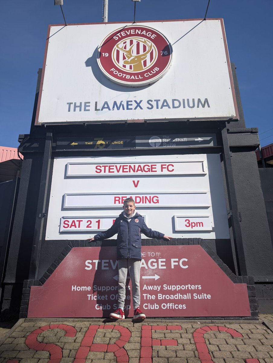 A n d y T o w tweet media