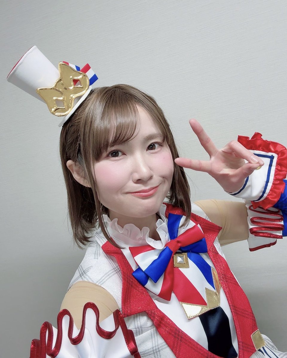 azu_sa_to's tweet photo. 「AIKATSU! × PRIPARA THE LIVE -Miraculous Stage!-」DAY1、会場&amp;配信でご覧くださったみなさま本当にありがとうございました！🌟💖
夢のようなキセキのコラボの連続に私もまだ夢心地の中、み〜んなの応援が本当に胸に沁みるライブでした😭✨
明日もよろしくお願いします🍀🐐🇫🇷✨
#アイカツプリパラ https://t.co/ggS1ykEbEA