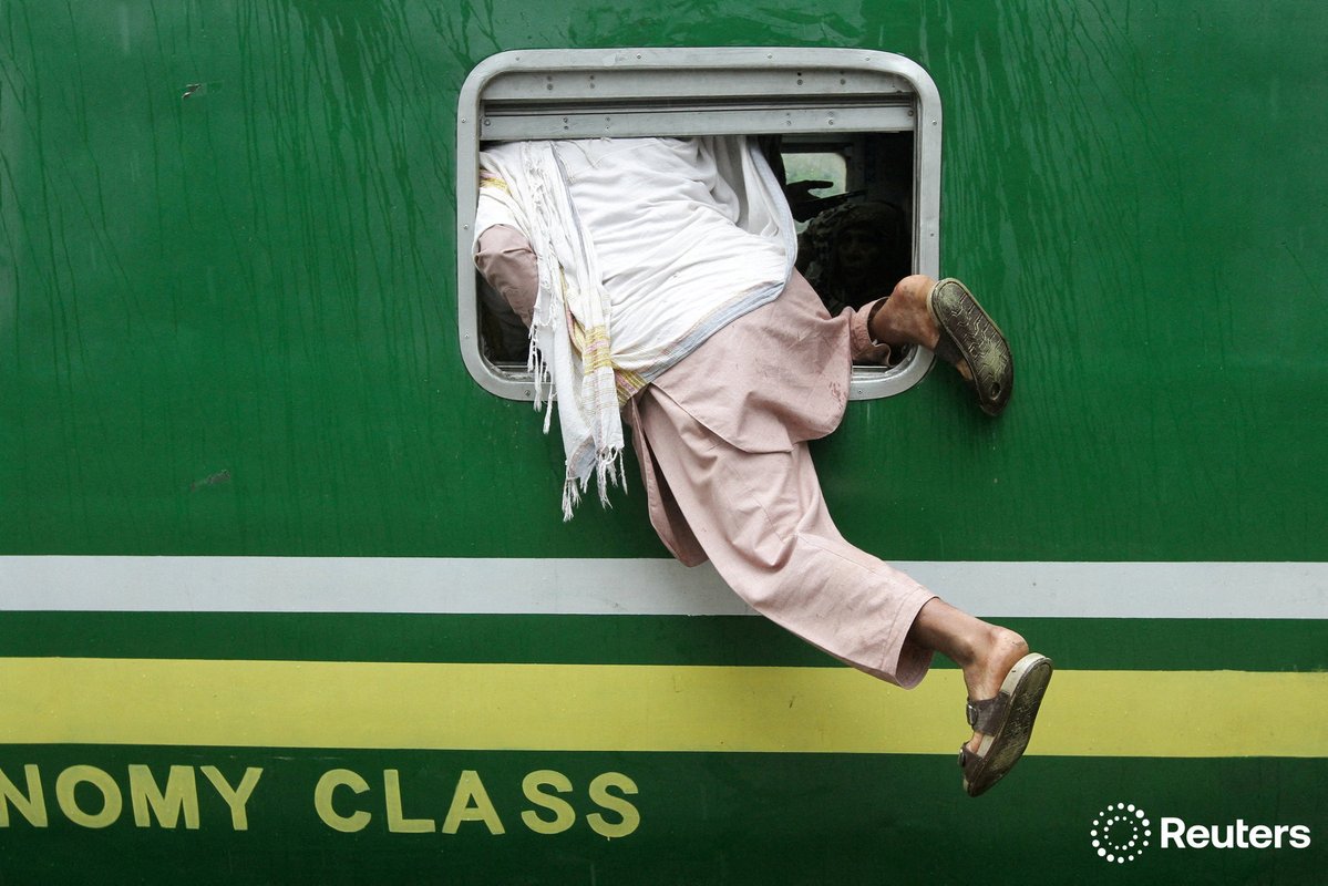 POV: You paused your life just to make it look okay for others #life #Eidlfitr