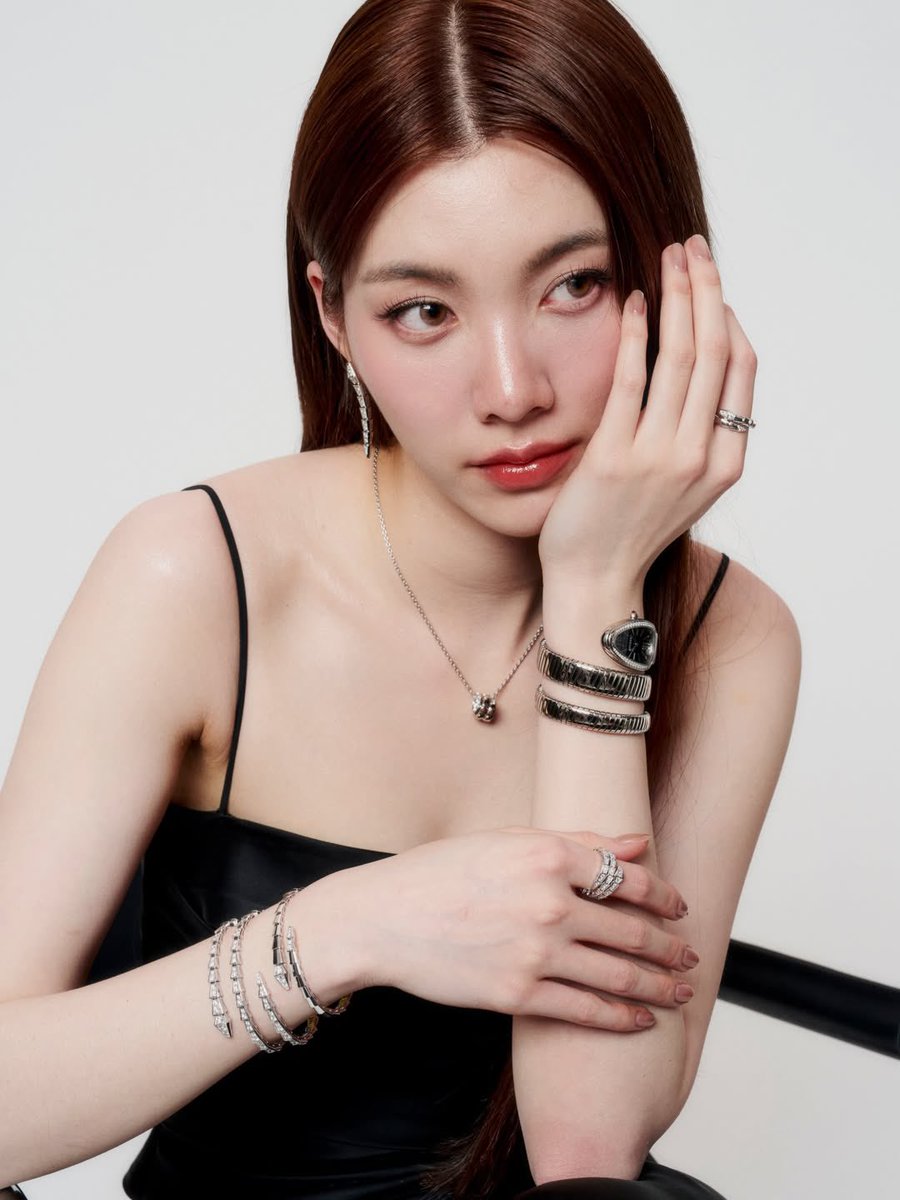 ormsmamihome's tweet photo. 20260323 - Orm has updated her IG post.

My favorite Serpenti @Bulgariofficial 
#Bvlgari #BvlgariPartner

#OrmFriendOfBvlgari #Bvlgari
#OrmKornnaphat #ออมกรณ์นภัส
@Bulgariofficial @ormmormm https://t.co/vsbVaqIhbj