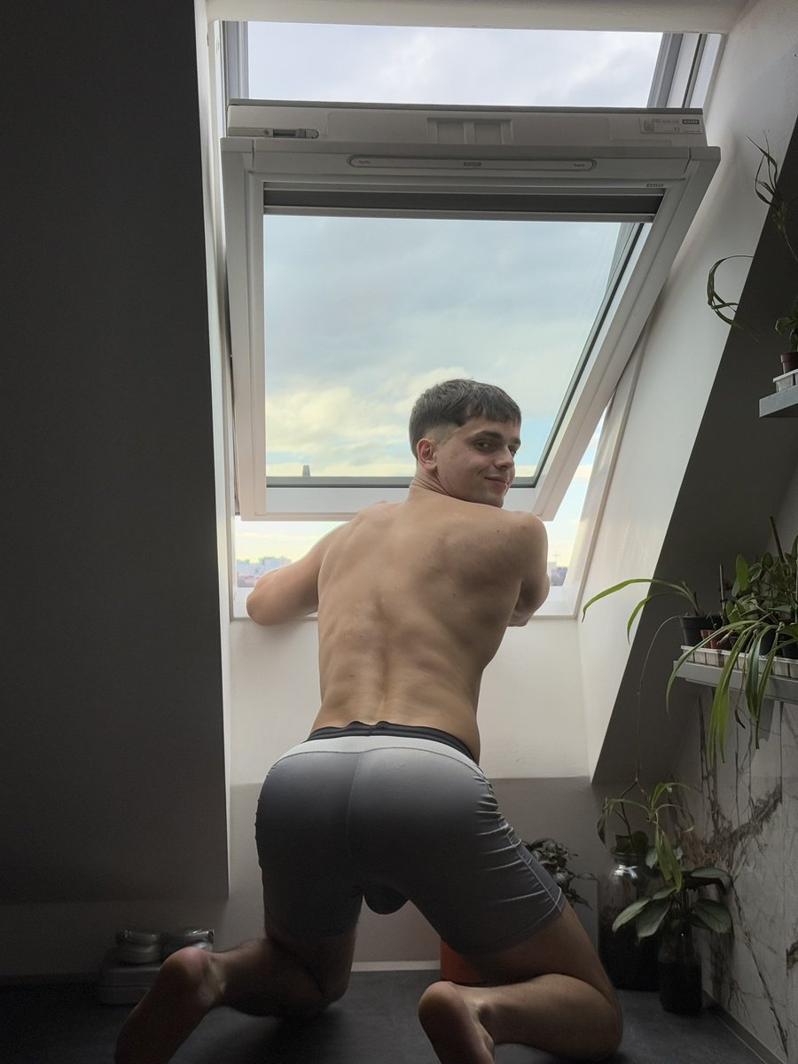 Hey im charlie tweet media