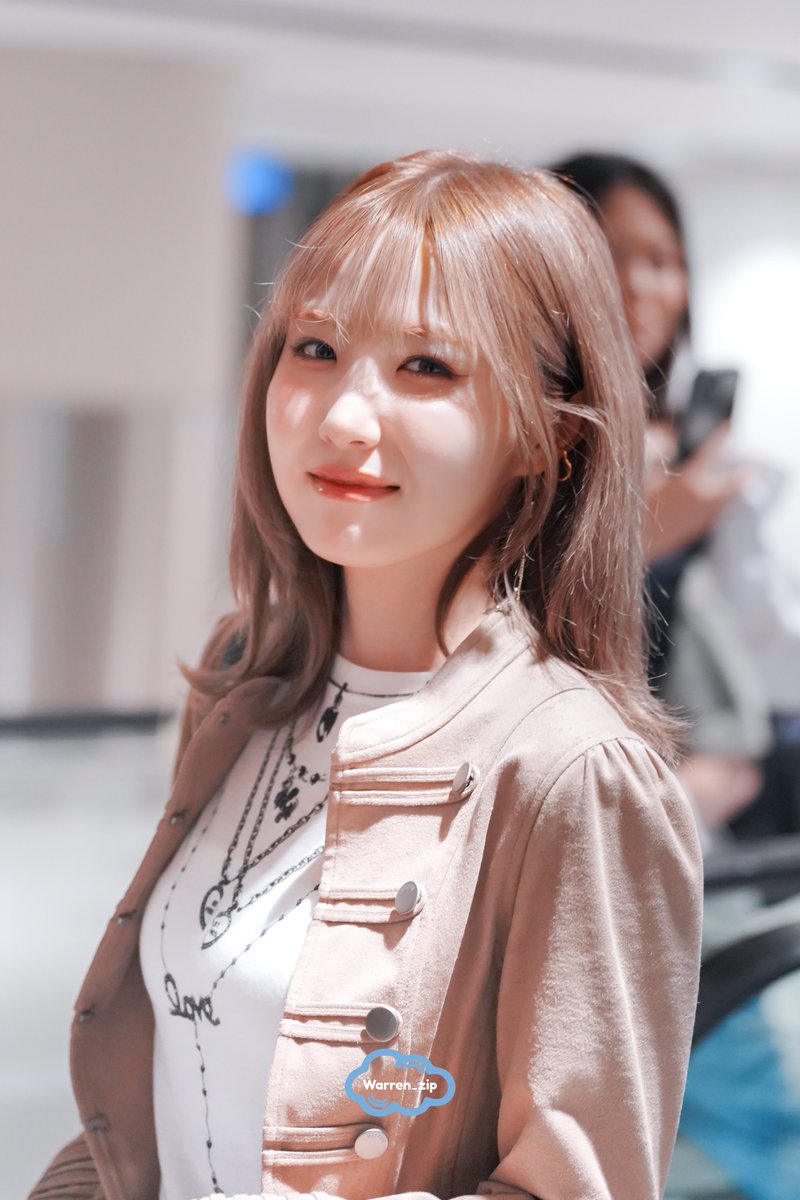 𝓦𝓪𝓻𝓻𝓮𝓷_𝔃𝓲𝓹 ☁️ tweet media