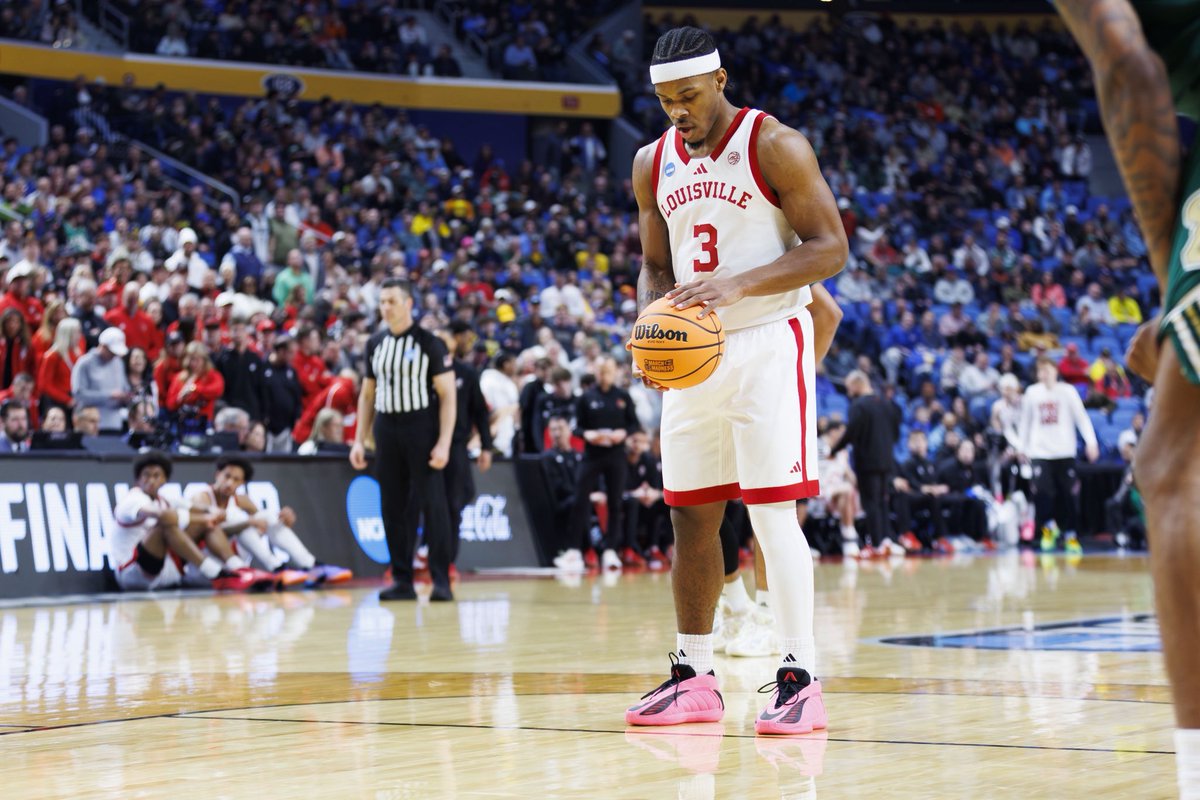 LouisvilleMBB's tweet image. Let’s run it back

#GoCards