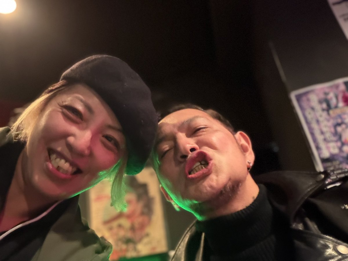 あけきん tweet media