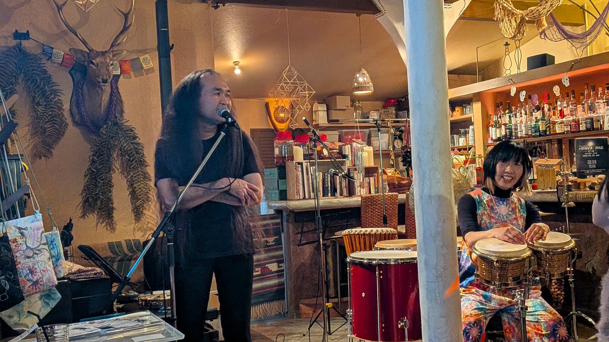 ふたりで打ち合わせ ＠ 石
山 music bar tane (タネ)
田島隆(tamb) 池田安友子(per)
待ちに待ったtaneでの打ち合わせ、ライブの前には駄具道さんのカスタネットのWSもあり、打楽器の楽しさや奥深さを感じれる時間に、新たな挑戦に10年振りって懐かしい演目まで、面白かった。終わっても終わってない…