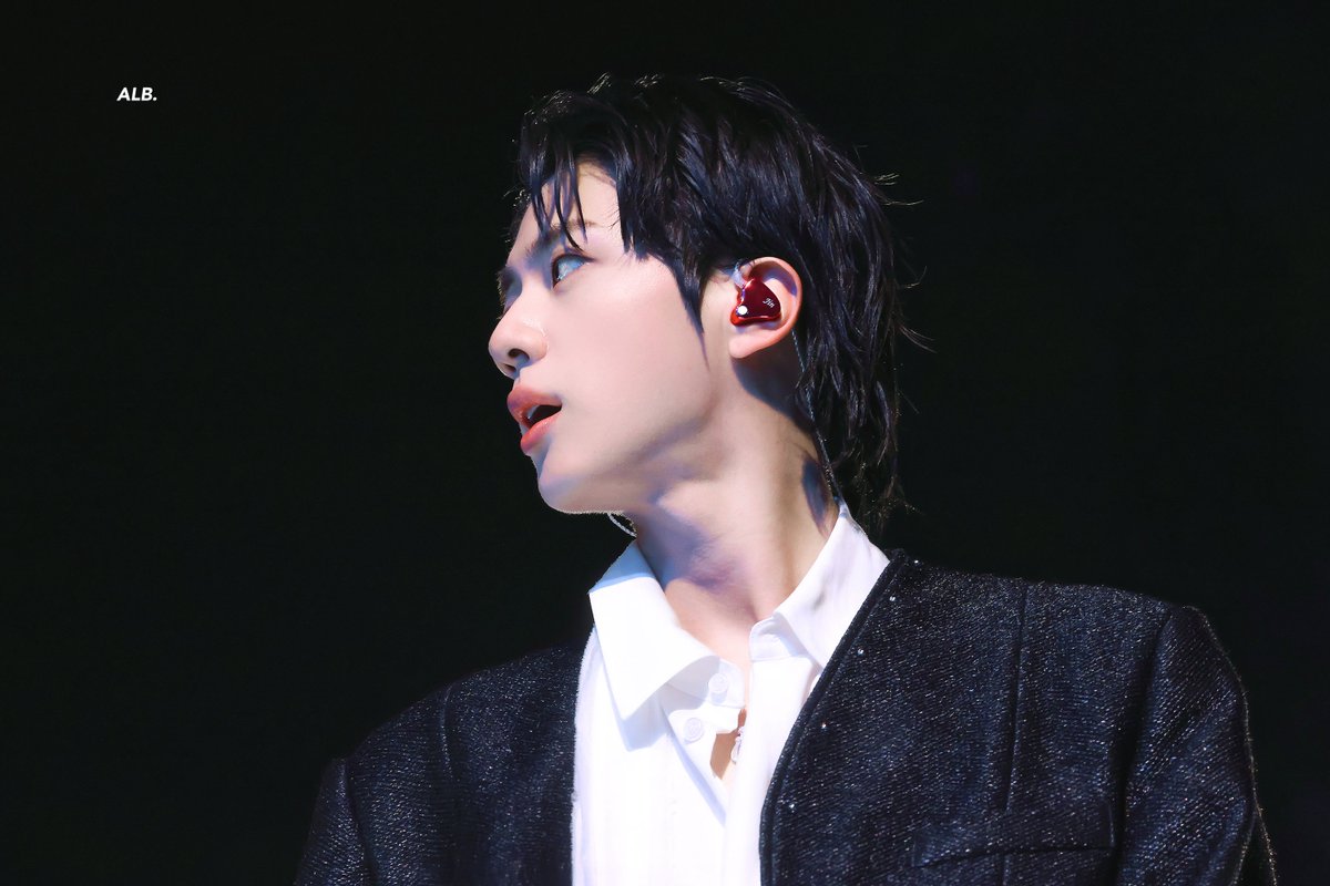 A LITTLE BRAVER 🐬 tweet media