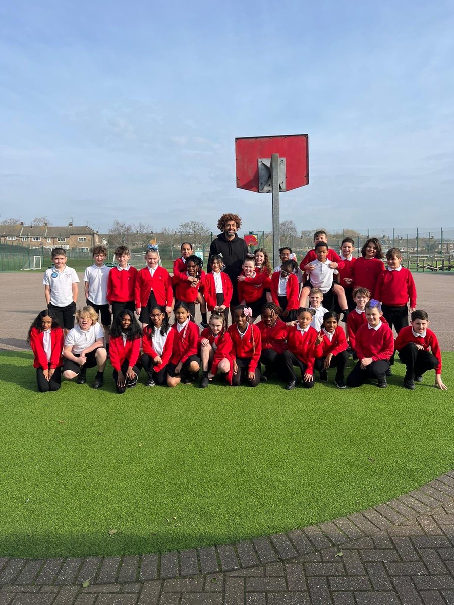 Lee Chapel Primary School tweet media