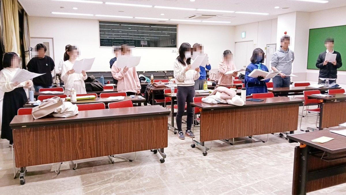 choir_EOS's tweet photo. 本日も音取り大会！
1つの音符に言葉をどうやって嵌めるか、マゲールなのかマーゲルなのか、熱い論争が繰り広げられました😂
そしてやべぇ怪文書に大盛り上がり笑 https://t.co/sJHabpomE4