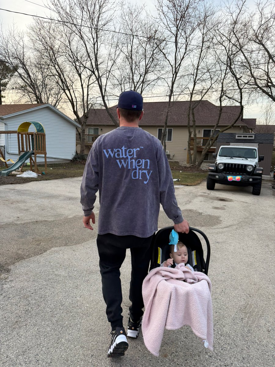 Double_HTown's tweet photo. @waterwhendry_ X @Brewers I got a hat to match with any and everything! https://t.co/RJDL1YvOGr