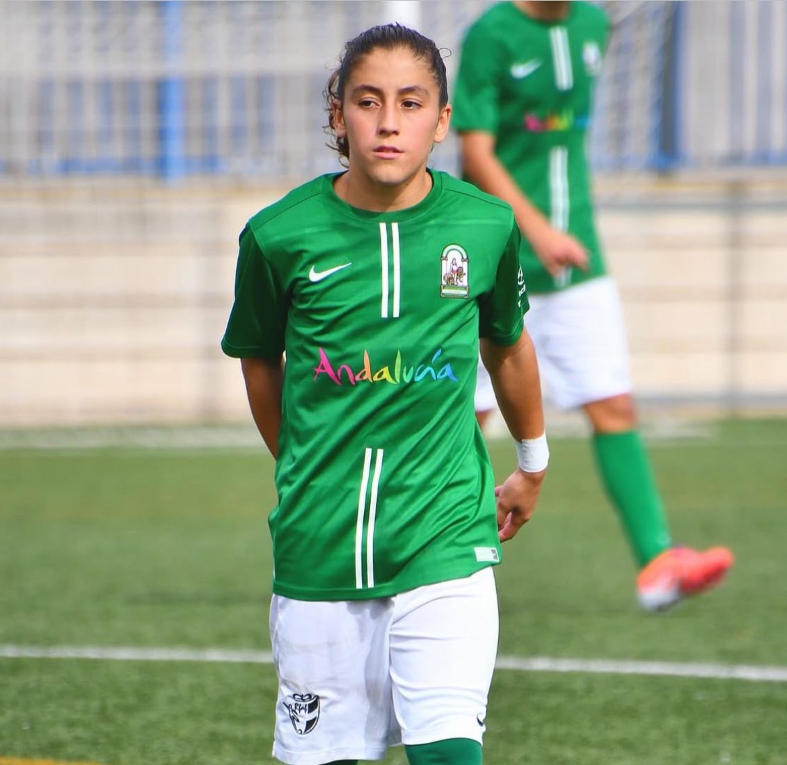 No suelo hablar de Tiago Polo porque sus cualidades ya son híper reconocidas en el círculo de cantera, pero no para de superarse quemando etapas.

Son ya 7 goles con el Cadete ‘A’ del #RealBetis -siendo de primer año-. Aparte de técnico, es muy inteligente con balón y en área.