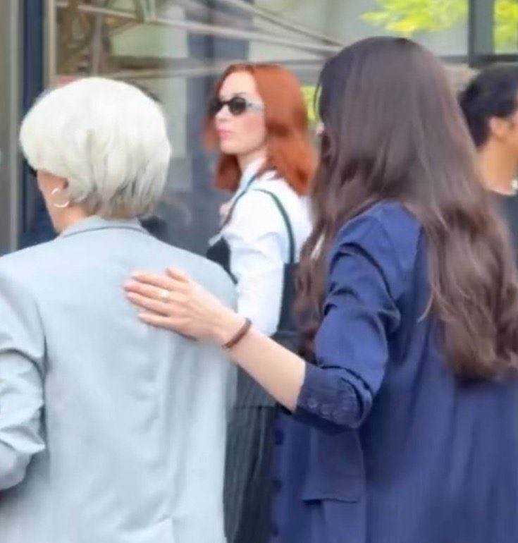 gala 👠 tweet media