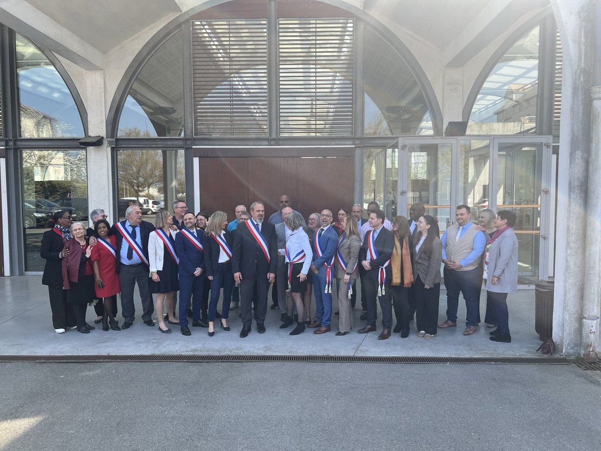Suite au premier tour des élections municipales de la semaine dernière de la liste de <a href="/humbert_th/">Thibault Humbert</a> avec 72,56% à Éragny sur Oise ! Installation ce matin en conseil municipal du maire Thibault Humbert pour un 3eme mandat et de ses adjoints 💪🏻👍🏻 #eragny #elections <a href="/lesRepublicains/">les Républicains</a>
