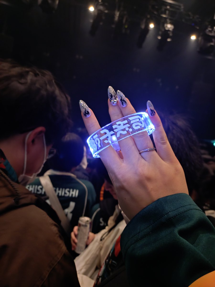 R__N4444's tweet photo. ライブツアー⚡️雷音⚡️
お疲れ様でした！！
本当に夢のような3日間でした。
改めて獅子さんのこと大好きだと実感できる時間でした🫶
そして集大成である3日目に『4番』という獅子リスとしてこの上ない番号で参戦できたこと、感無量です。
この思い出を胸に刻みたいと思います‼️
#獅子志司_雷音 https://t.co/gIN8NjdDky