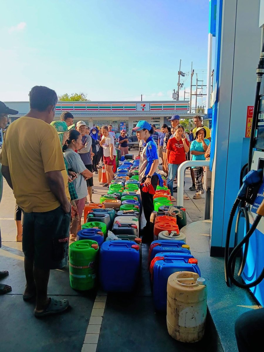 ไม่ต้องกรี๊ด พี่รีทวิตได้ทุกวัน🤔 tweet media