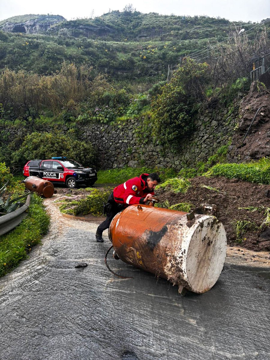 CGPCanaria's tweet image. 🔴 Rescatado a un varón de avanzada edad en una zona de difícil acceso en #BarrancoHondo, en el municipio de #Gáldar.

#GranCanaria