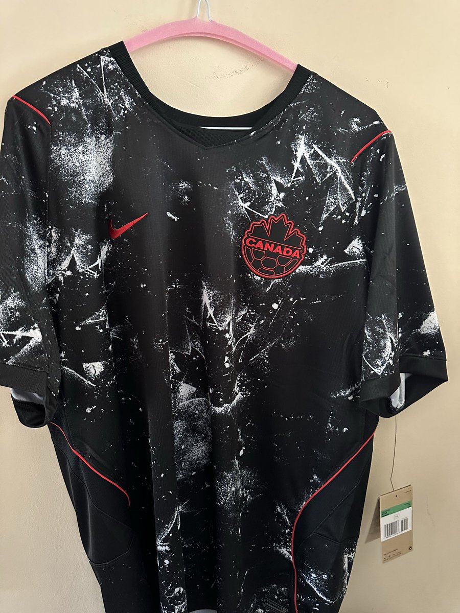 shilly014's tweet photo. @footy_prime arrived today in London England. Roll on the World Cup 🇨🇦🇨🇦 (oh and my name isn’t on the back 😉) https://t.co/w9cMSCWbfo