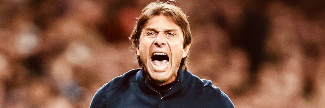 Arriva dopo una stagione fallimentare, vince subito lo scudetto dopo che gli avevano venduto Kvara a gennaio, vince la Supercoppa.

L'anno dopo ha solo 2 punti in meno dopo un'ecatombe di infortuni. Eh ma non c'è il giuooooco.

Ma vafangul VIVA ANTONIO sempre con te.