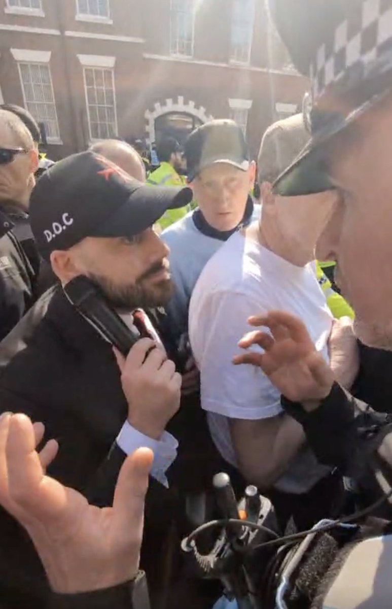 kickoutbnp's tweet photo. #Liverpool #Antifa A breach of S12 says the police - Off #UKIP pop towards #LimeSt Station - led by #Tenconi with tails between their legs.. crying out for mercy from some god of #Hate https://t.co/4NBiFzfVjn
