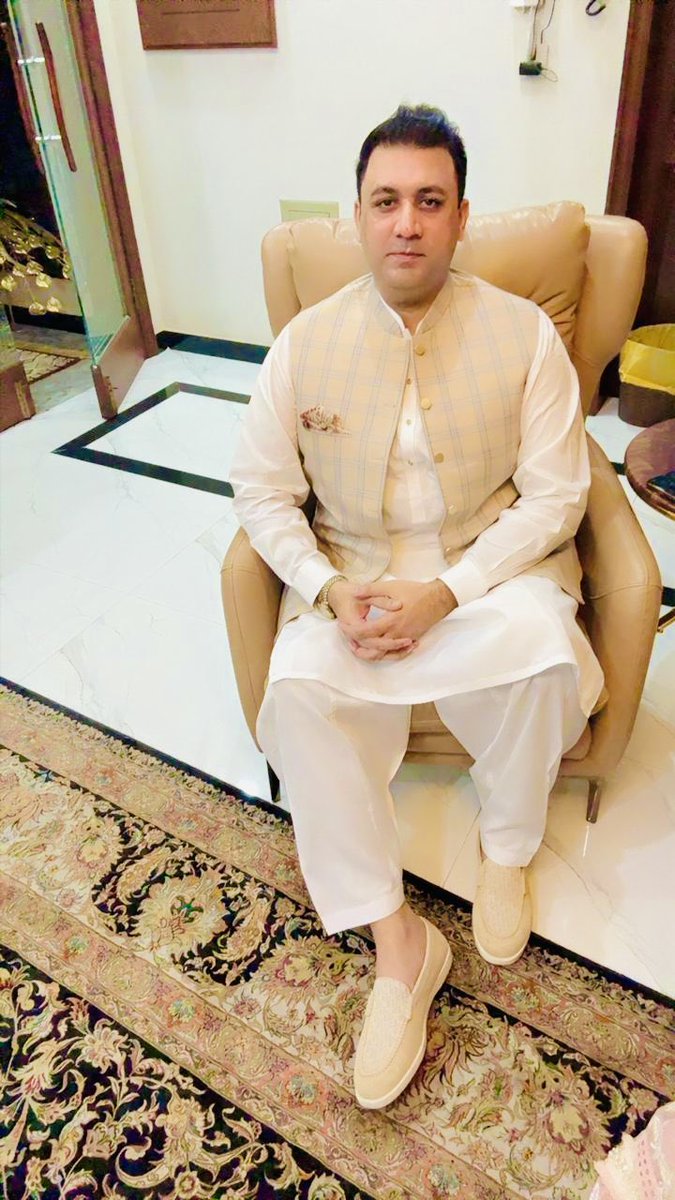 khurramchaudry's tweet photo. Mandatory Eid Selfie .
#عيد_الفطر_١٤٤٧ه #EidMubarak #Eidlfitr https://t.co/uAzh3QKgWX