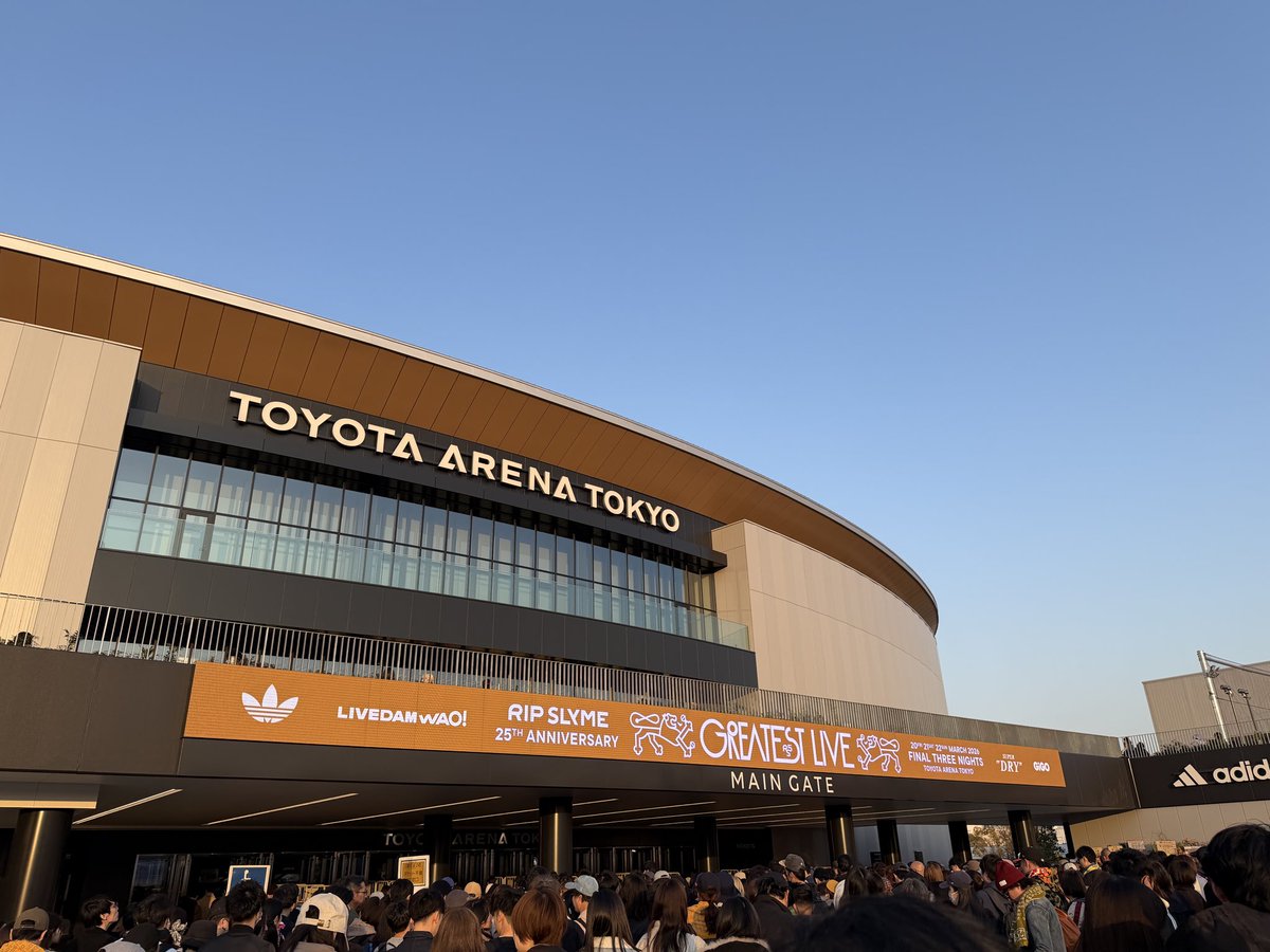 るーざー tweet media