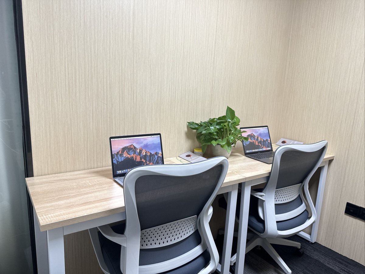 AlexAlibub9's tweet image. "Office chaos: My intern mistook the 'team building lunch' sign for a 'free food for all' banner—now the break room has 12 extra people, 3 office plants, and a very confused intern.  #WorkHumans #OfficeChaos"