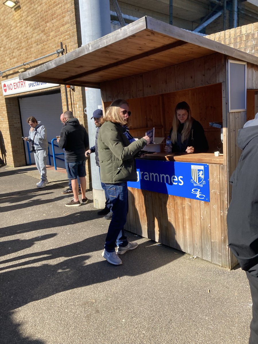 StuartLewis66's tweet photo. Things we love to see! #history #tradition #printedprogrammes #Gills 🤩💙 https://t.co/4FiTvDqKY9
