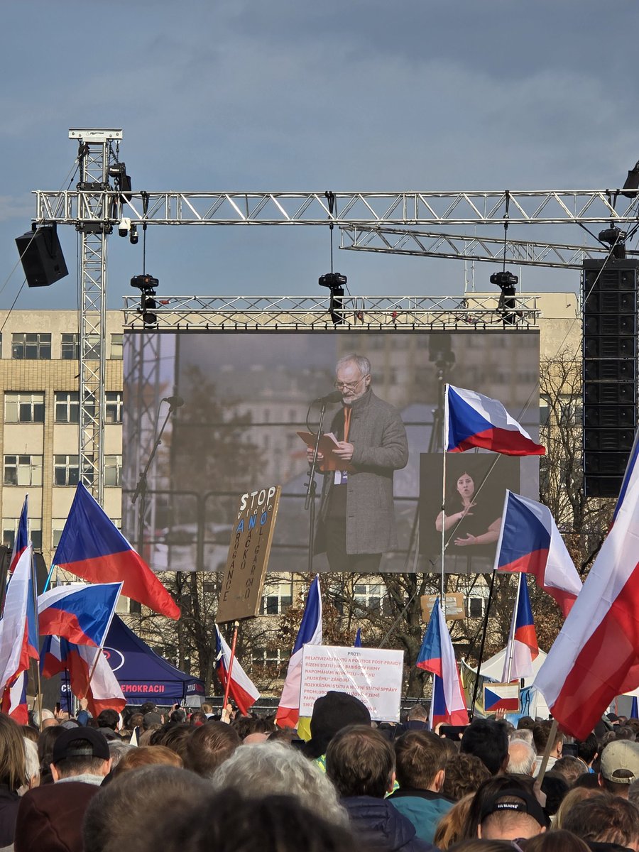 Petr Garden tweet media