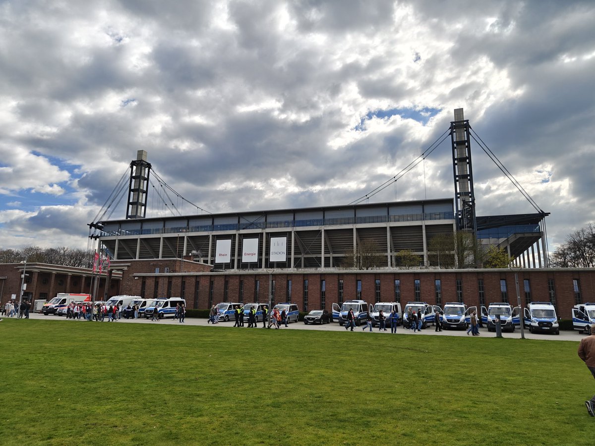 VeryMiloš tweet media