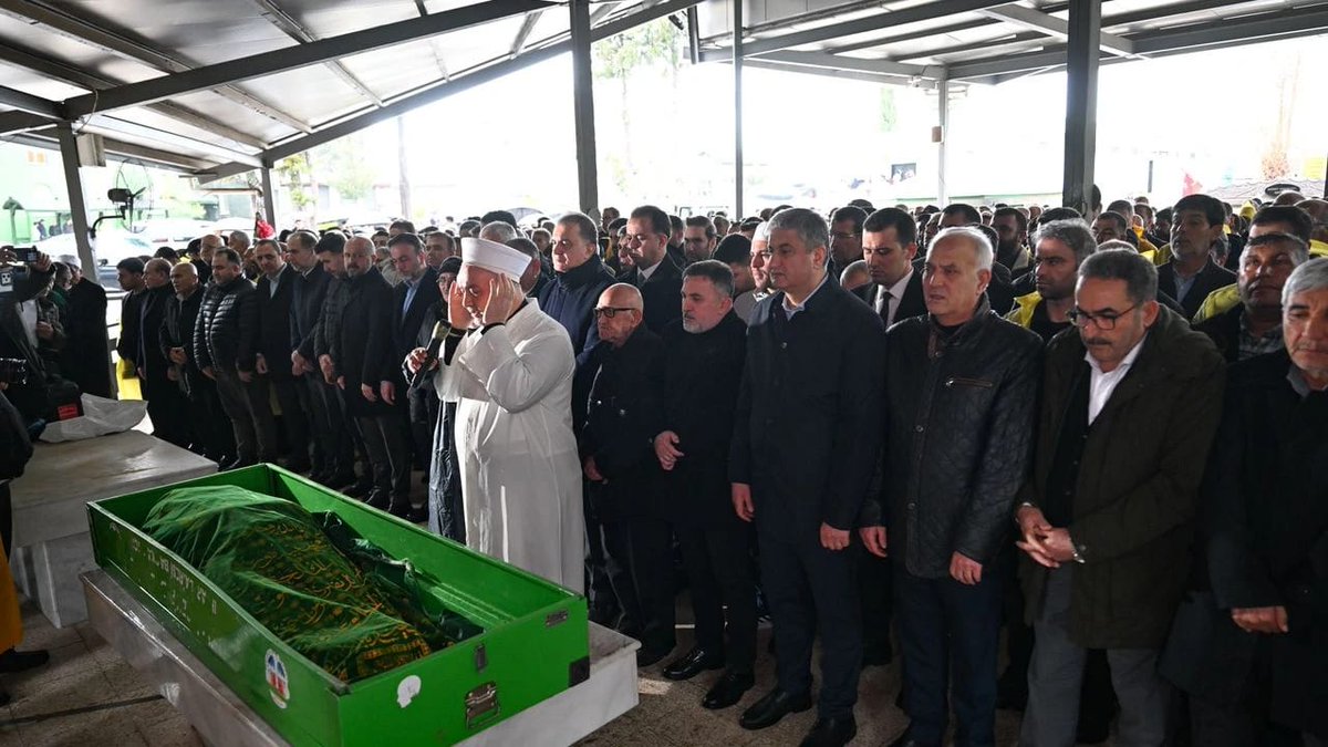 drhalilnacar's tweet photo. AK Parti Adana İl Başkanı Sayın Tamer Dağlı’nın kıymetli annesi merhume Gülcan Dağlı Hanımefendi’yi dualarla son yolculuğuna uğurladık.

Rabbim merhumenin makamını âli, mekânını cennet eylesin.

Başta Sayın İl Başkanımız olmak üzere kederli ailesine ve tüm sevenlerine sabr-ı cemil niyaz ediyorum.

Allah rahmet eylesin.

@Tamer_Dagli