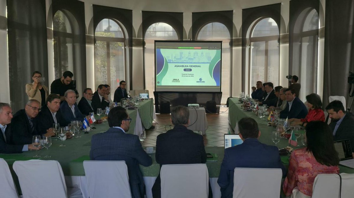 fenazucar_ec's tweet photo. Esta semana, en Guatemala, se llevó a cabo la 6ª Asamblea General de la Unión de Azucareros Latinoamericanos, @somosunala .
En esta cita @fenazucar_ec estuvo representada por su presidenta ejecutiva, Laura Zurita Gavilanes.  
Los principales temas tratados fueron los desafíos y oportunidades del sector azucarero latinoamericano, con énfasis en la innovación, sostenibilidad y generación de energía limpia. #azúcar #Fenazúcar #UNALA #Latinoamérica #Ecuador