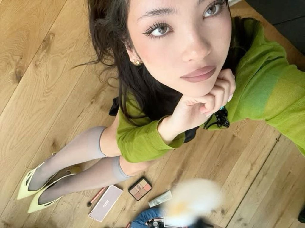 𝐏𝐢𝐧𝐤 𝐠𝐥𝐢𝐭𝐭𝐞𝐫 🎀 tweet media