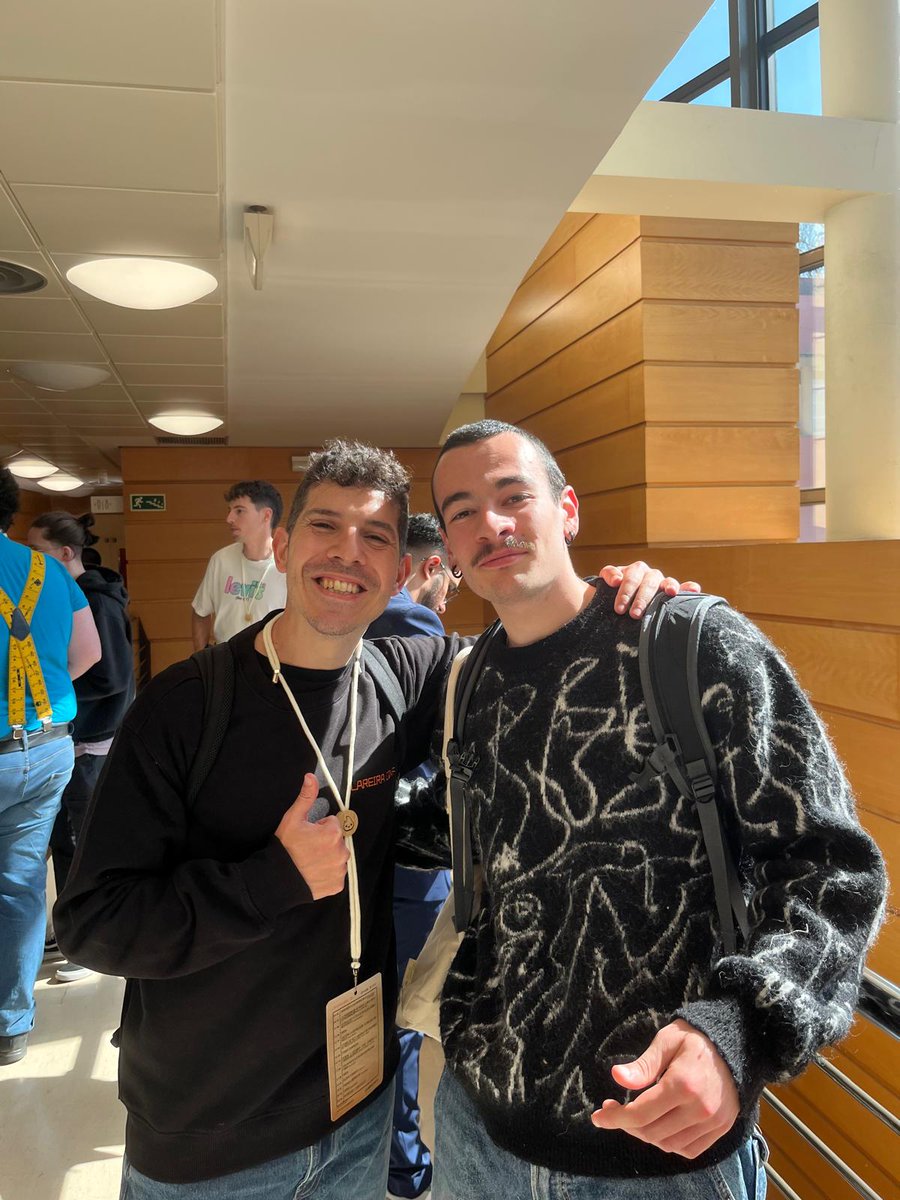 douvichan's tweet photo. Hoxe iba depilado por se acaso, pero el non o sabe #LareiraConf https://t.co/9iFUVfGQSI