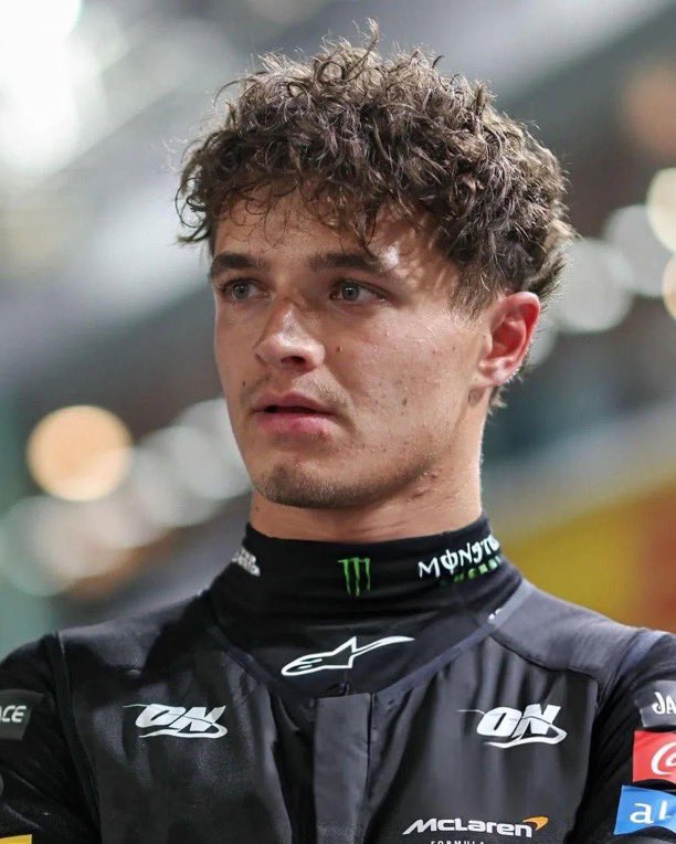 ustedes a emilia la odian por mala mina yo la odio porque tuvo la oportunidad de estar con neymar, lando norris y luke hemmings y se fue con el feo de duki