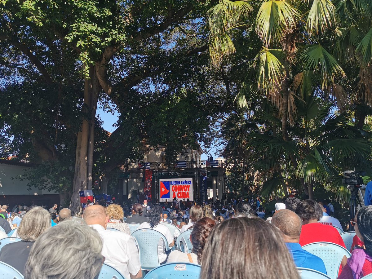 La #solidaridad y la #cooperación une a muchos amigos del mundo en contra del #BloqueoGenocida.
Gracias hermanos del #ConvoyNuestraAmérica por alzarse con #Cuba, que es alzarse por un mundo mejor.