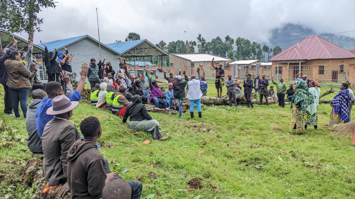 MusanzeYouth's tweet photo. 1/6. Uyu munsi; @RwandaYouth mu karere ka @MusanzeDistrict twifatanyije n'umuyobozi w'Akarere wungirije ushinzwe imibereho myiza y'abaturage bwana @TheoKayiranga arikumwe n'abahagararaiye inzego z'umutekano, perezida wa @Ibuka_Musanze .. @nzogera https://t.co/OFQCBwZhiF