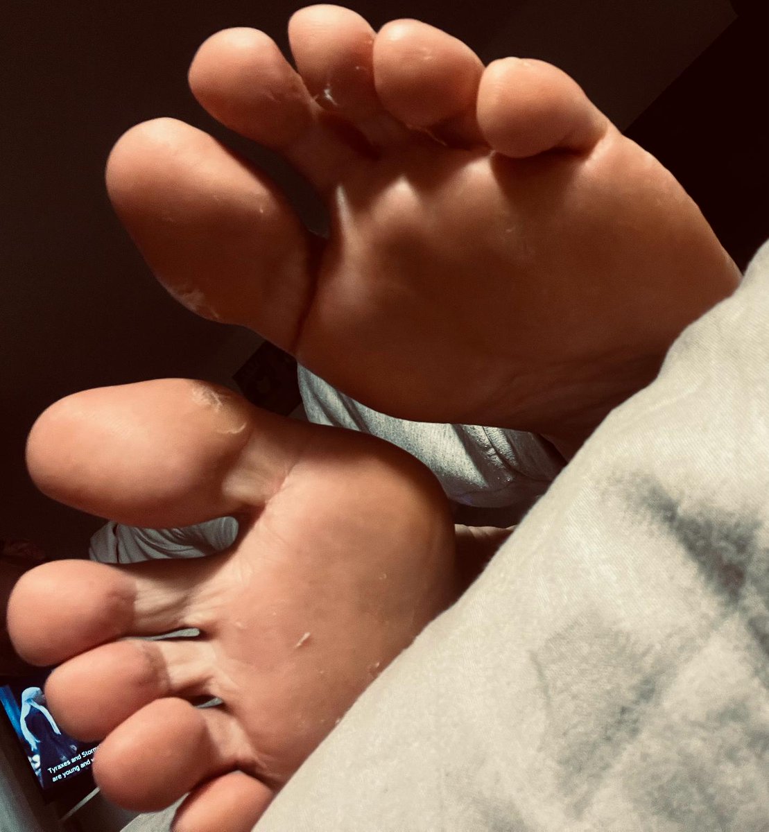 SpartanVaultX's tweet photo. fresh out the sheets... what do you think 😏
#malefeet #soles #feet #footfetish #feetpics #bigsoles #toes #footview #soleslover #feetcontent https://t.co/cvtUrNfCdx