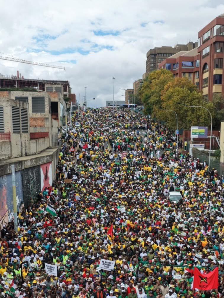 GautengANC's tweet photo. #HumanRightsDay🇿🇦| People’s March in Defence of Our Sovereignty and Democratic Gains.

#SAWillNotBeBullied🇿🇦
#DefendOurSovereignty🇿🇦
#MarchForSouthAfrica🇿🇦 https://t.co/8gn2lr4wGC
