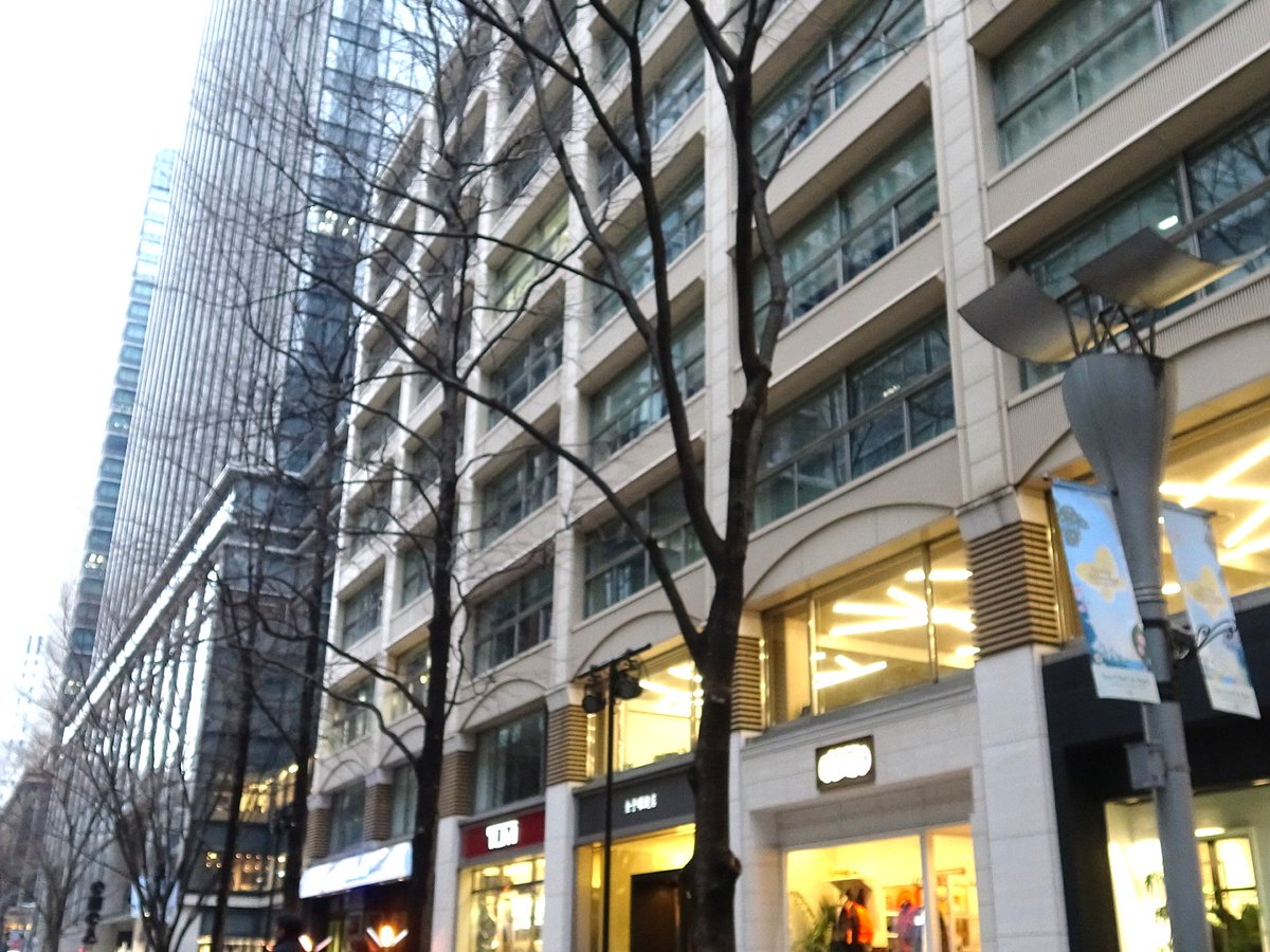 丸の内でのロケ地写真の撮影。ウルトラマンの巨大アキコ隊員の反対側はツィフォンのカットになります。イナズマンのオープニングもこの辺かなぁ？