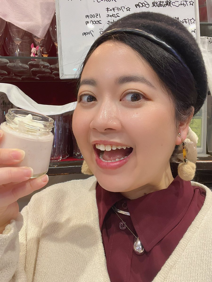 春はあけぼの　
さとちゃんプリンは　いちごぉ
でした！
いちご感満載でさっぱりとしたでも優しいいちご味のプリンでした！

色んなさとしプリンの中でも
これはかなり上位に走っております！！