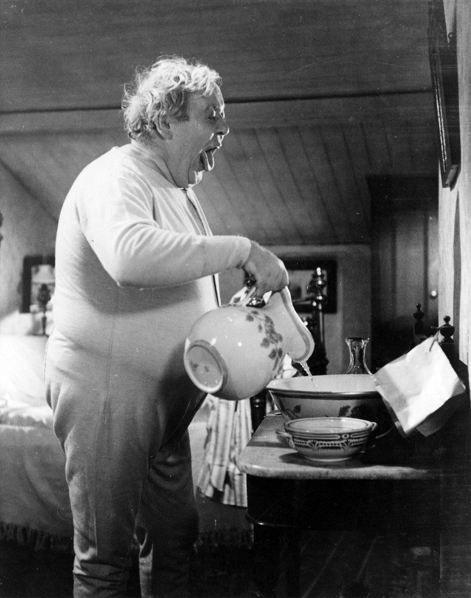 TalkingPicsTV's tweet photo. A British Classic directed by #DavidLean

📽️ HOBSON'S CHOICE (1954) 4:35pm ⭐Starring #CharlesLaughton #BrendaDeBanzie #JohnMills #PrunellaScales comedy-drama #TPTVsubtitles https://t.co/mGKfOO4n6C