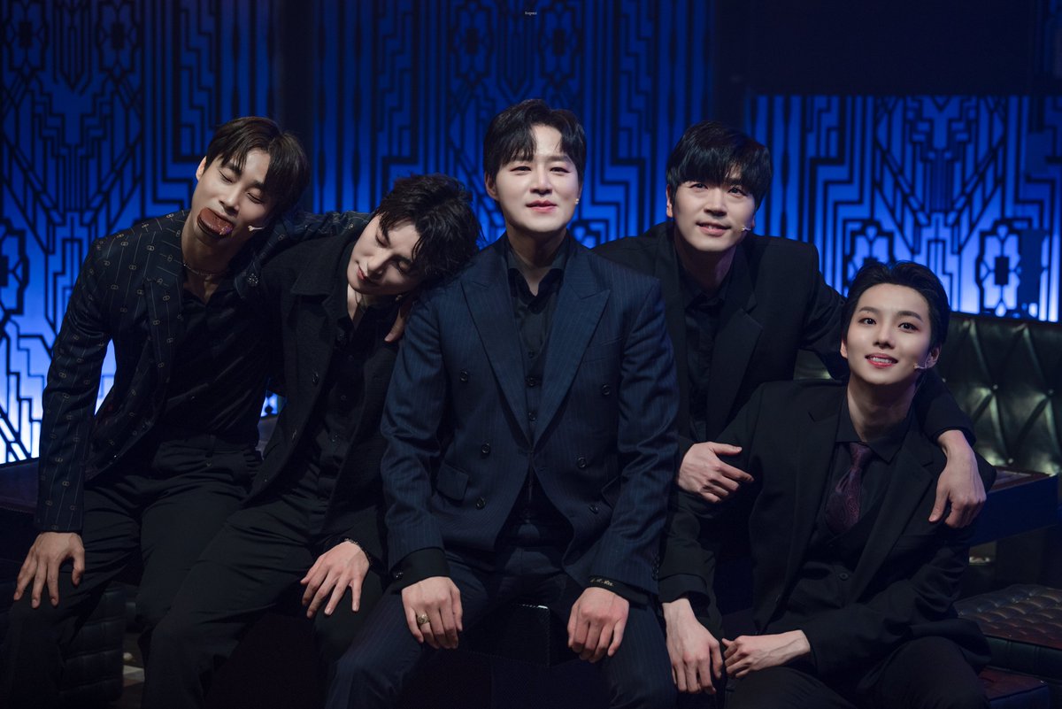 topaz_pic's tweet photo. 260321 비스티 밤공 커튼콜

이재현 | #김종구
김주노 | #정민
알렉스 | #문경초
이승우 | #김서형
강민혁 | #반정모 https://t.co/Os6ZxbWVBy