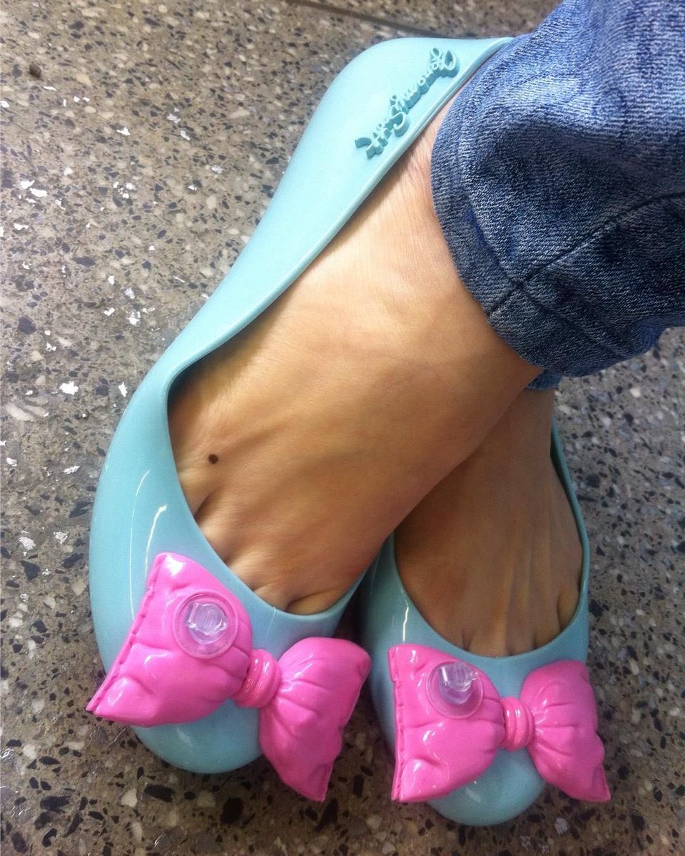 𝐏𝐢𝐧𝐤 𝐠𝐥𝐢𝐭𝐭𝐞𝐫 🎀 tweet media