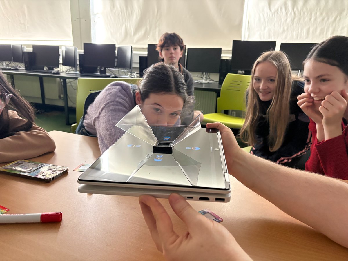 TeenTurn tweet media